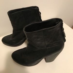 Rag & Bone Classic Newbury black leather booties.